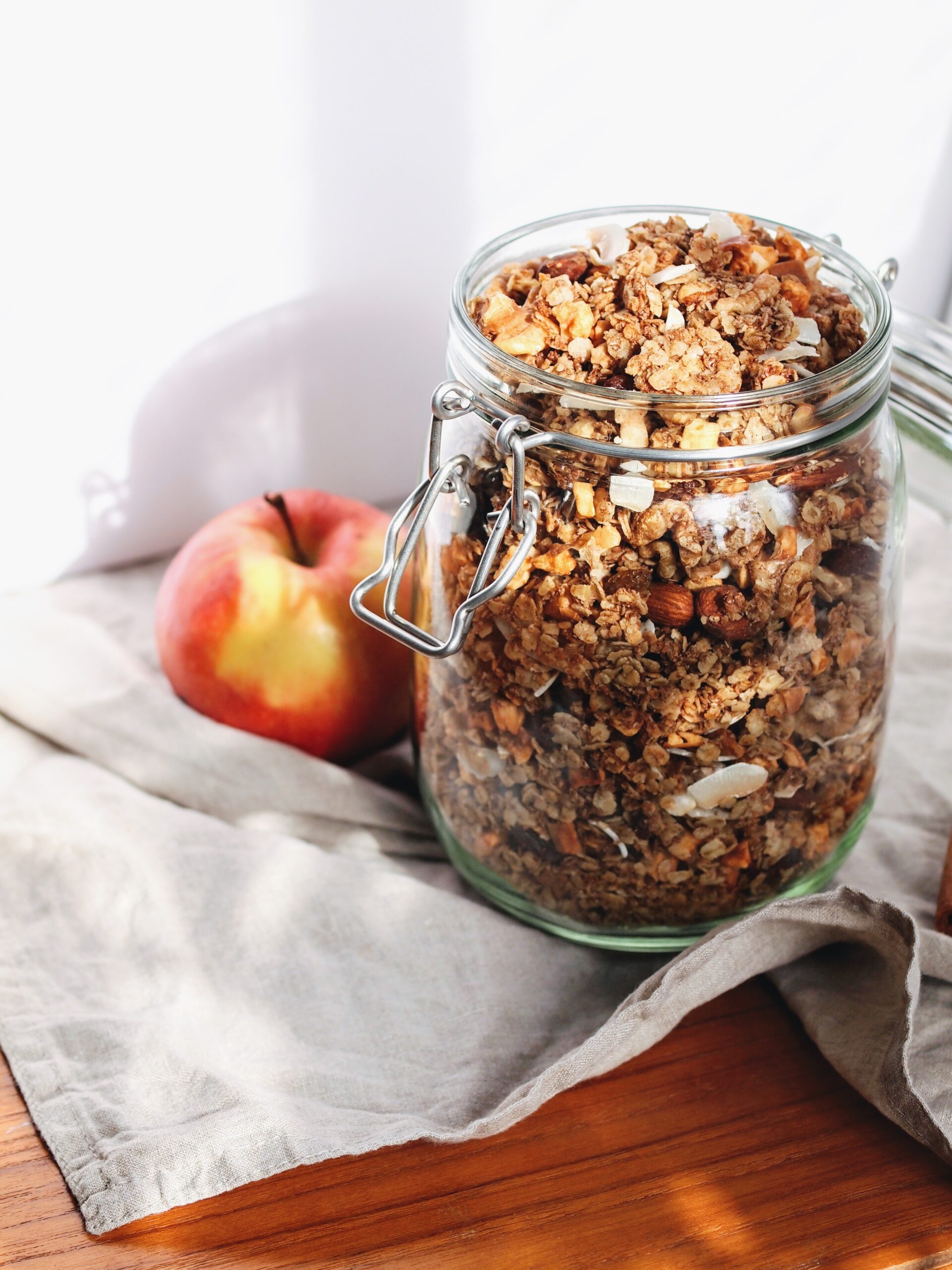 Healthy Apple Pie Granola (Vegan / Refined sugar free)