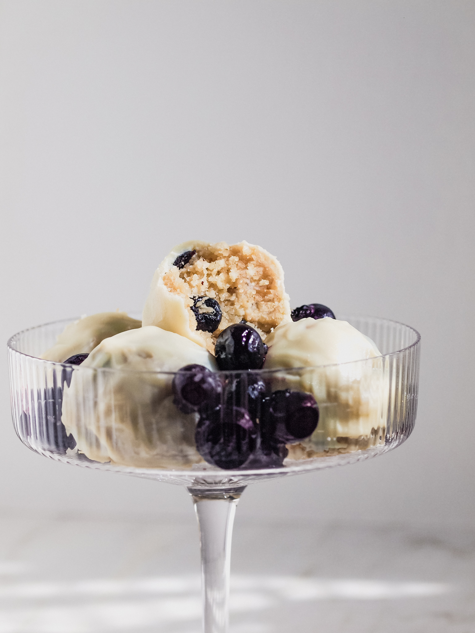 white chocolate blueberry bites