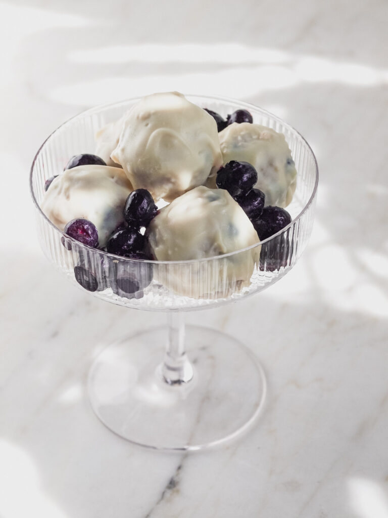 white chocolate blueberry bites