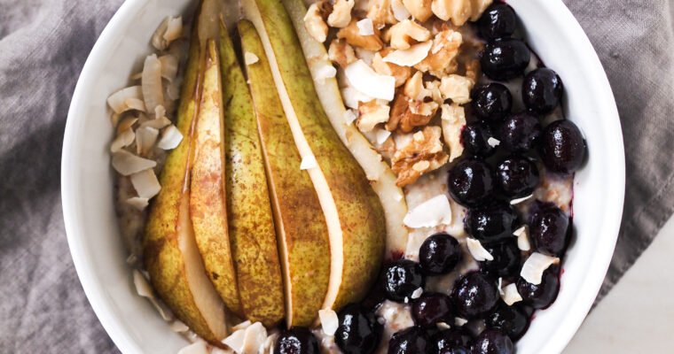 Creamy Cardamom Pear Oatmeal 🍐☁️ (Vegan + Refined Sugar Free)