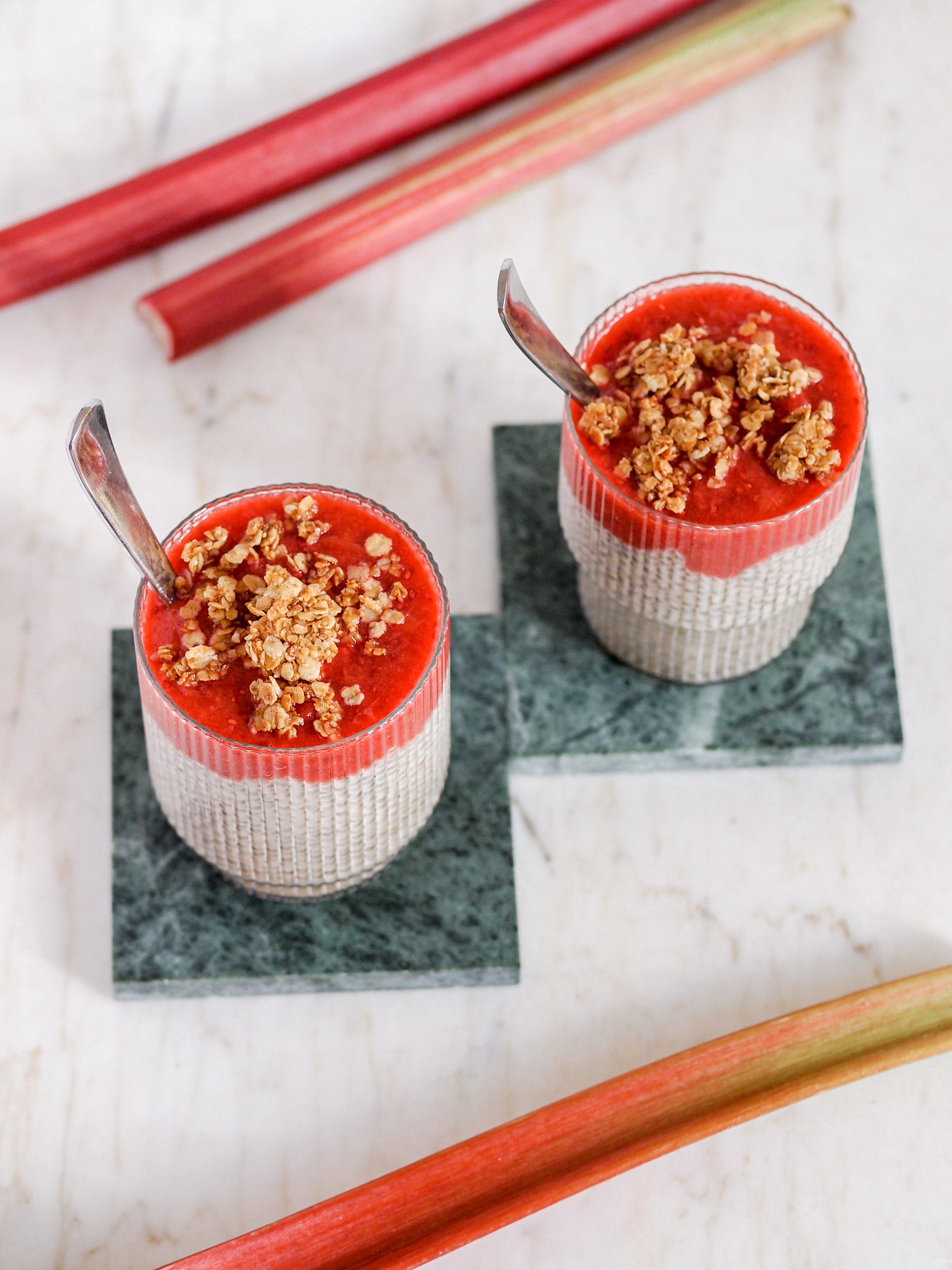 Healthy Strawberry Rhubarb Crisp Chia Pudding (Vegan / Gluten Free / Refined Sugar Free)