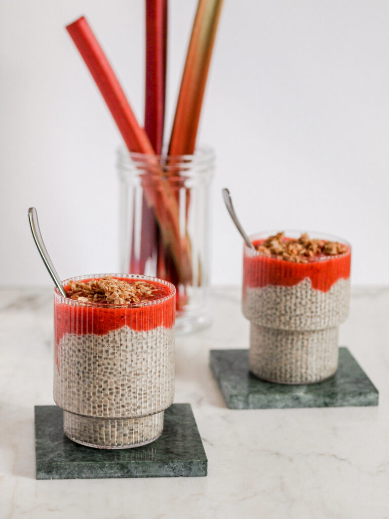 vegan strawberry rhubarb crisp chia pudding