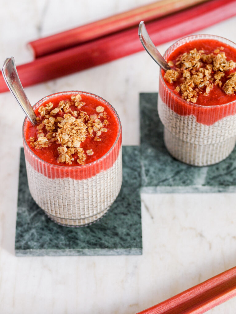 vegan strawberry rhubarb crisp chia pudding