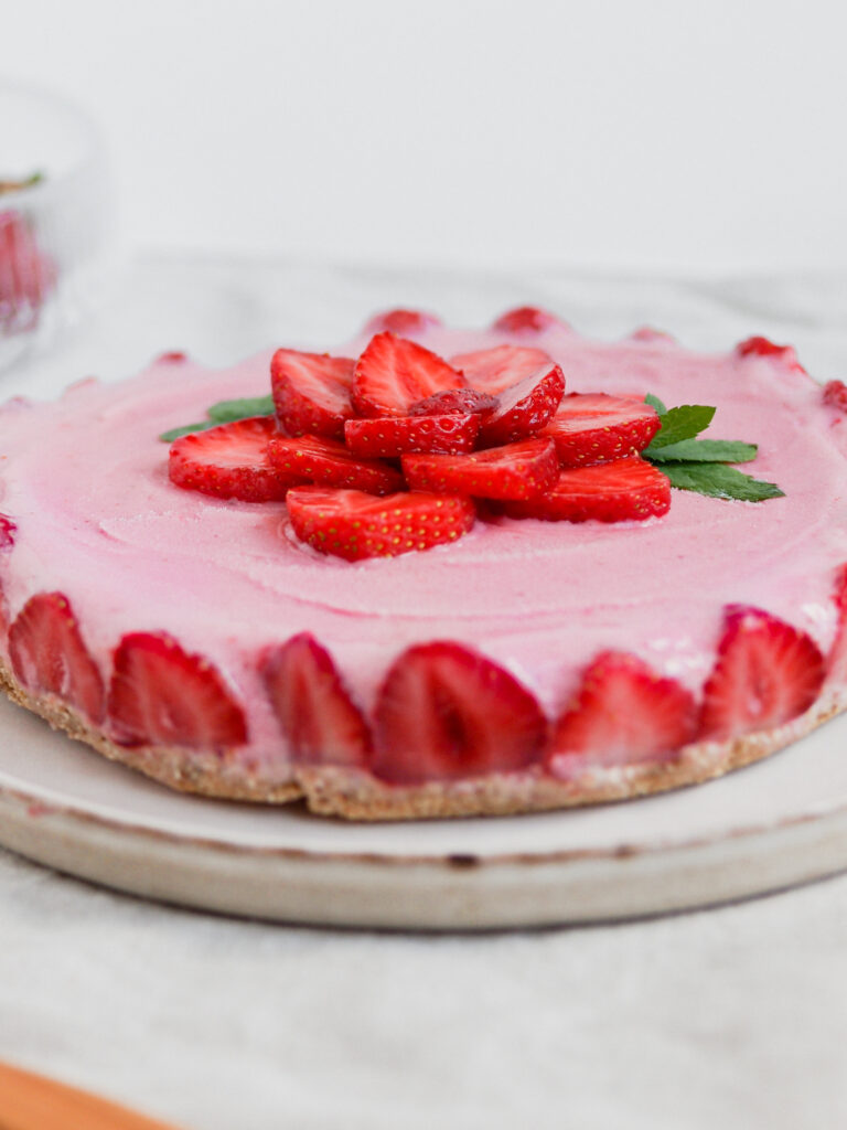 no bake healthy vegan strawberry cheesecake
