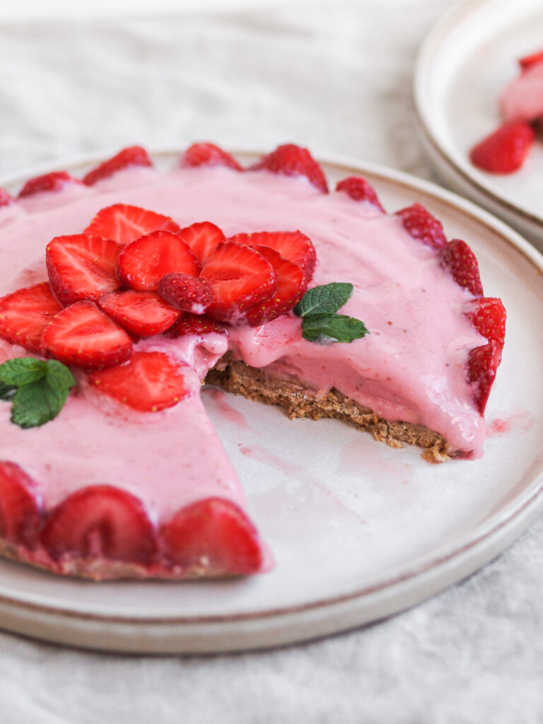 no bake healthy vegan strawberry cheesecake