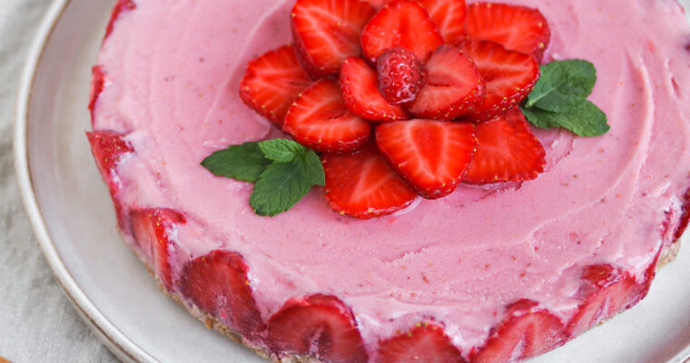 No Bake Strawberry Cheesecake – No Cashews! (Vegan / Gluten Free / Low-Fat and sugar)