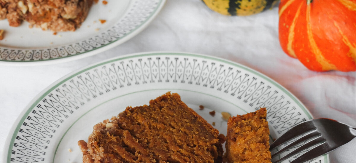 vegan pumpkin loaf with streusel topping