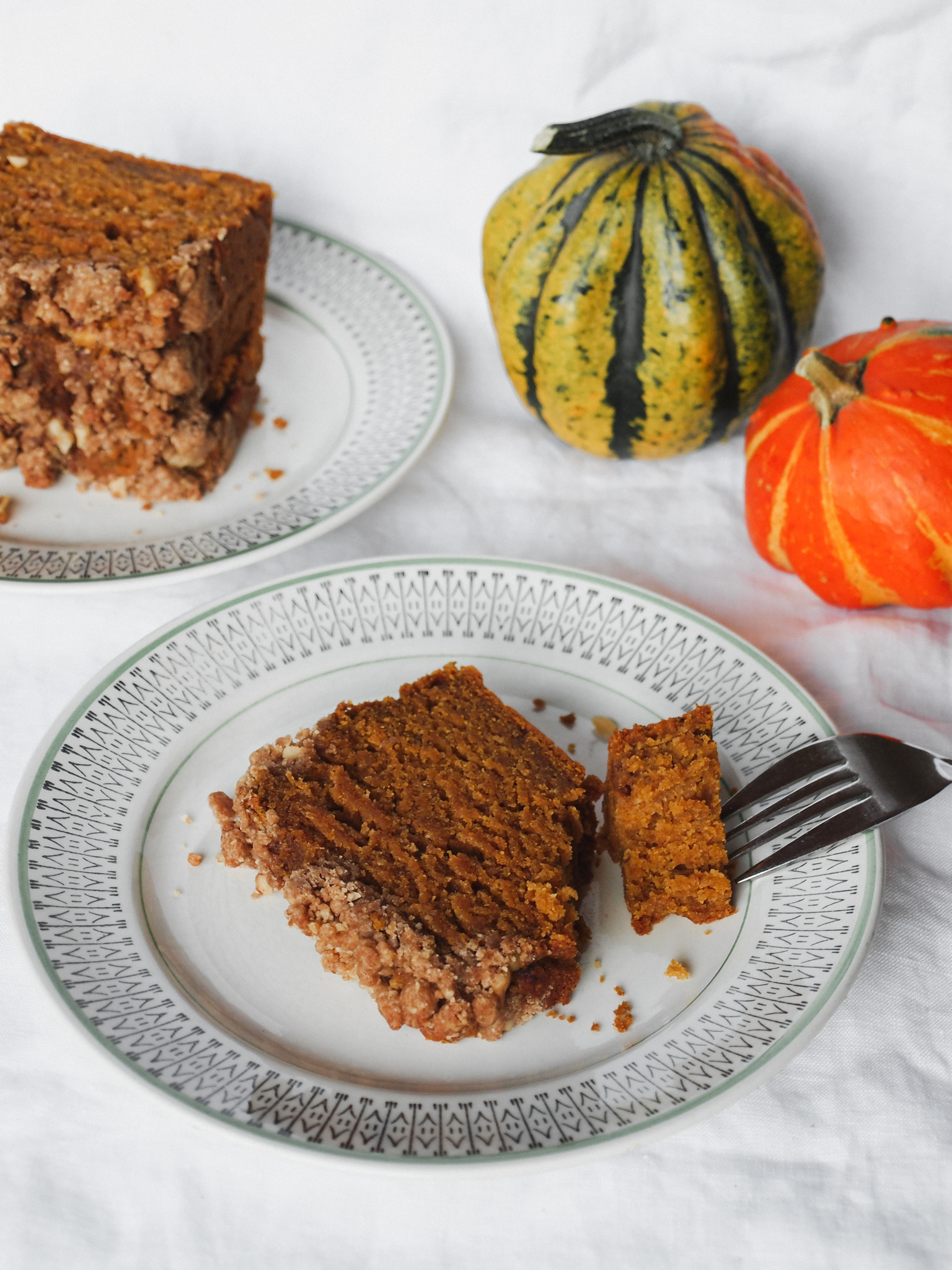 Fluffy and Flavourful Vegan Pumpkin Pie Bread with Streusel Topping