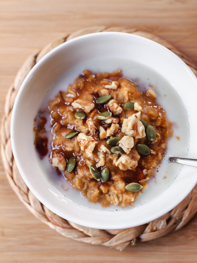 The Creamiest Healthy Vegan Pumpkin Pie Oatmeal