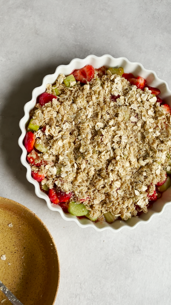 Healthier Strawberry Rhubarb Vegan Crumble