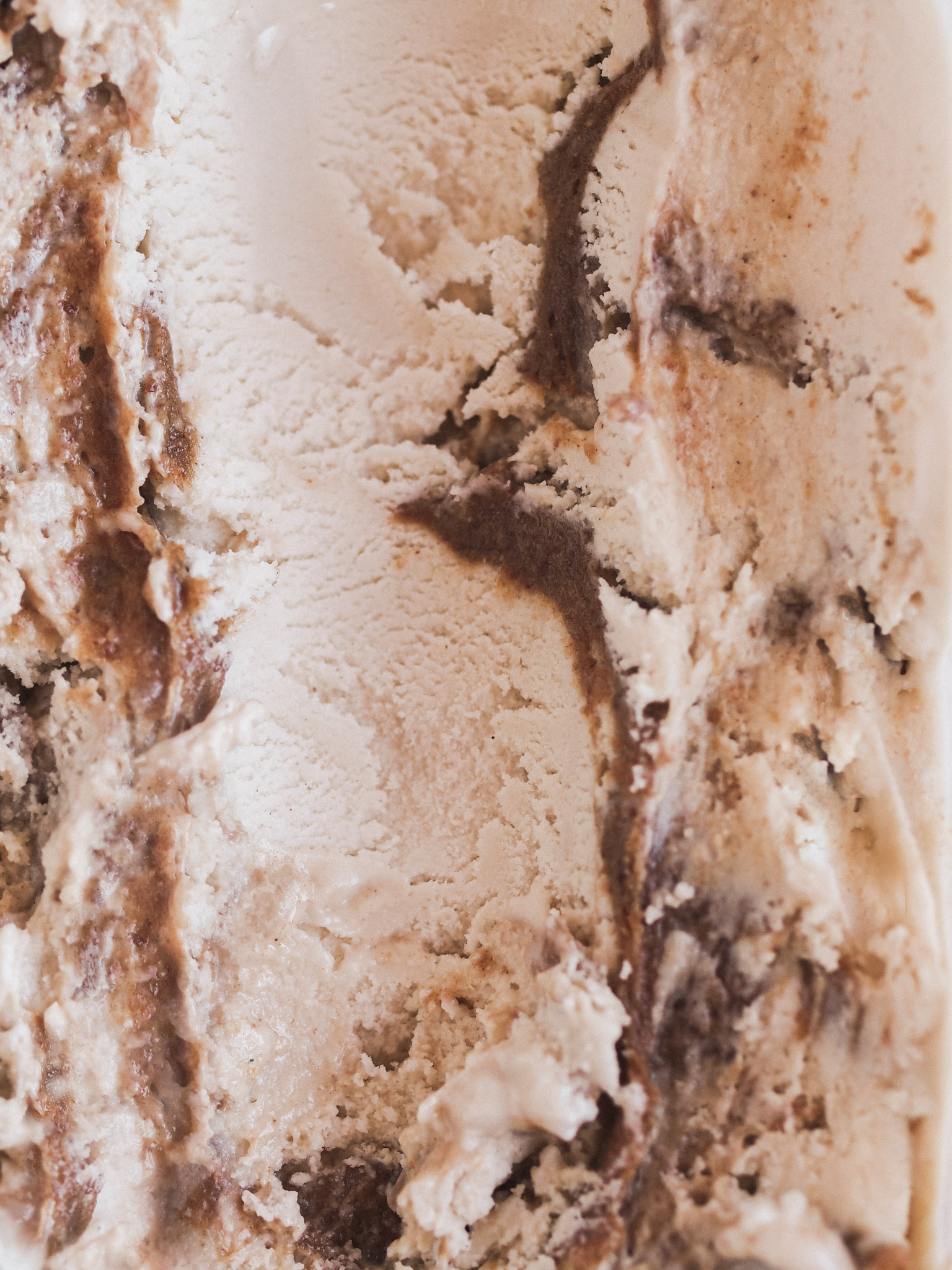 Healthier Cinnamon Bun Vegan Ice Cream