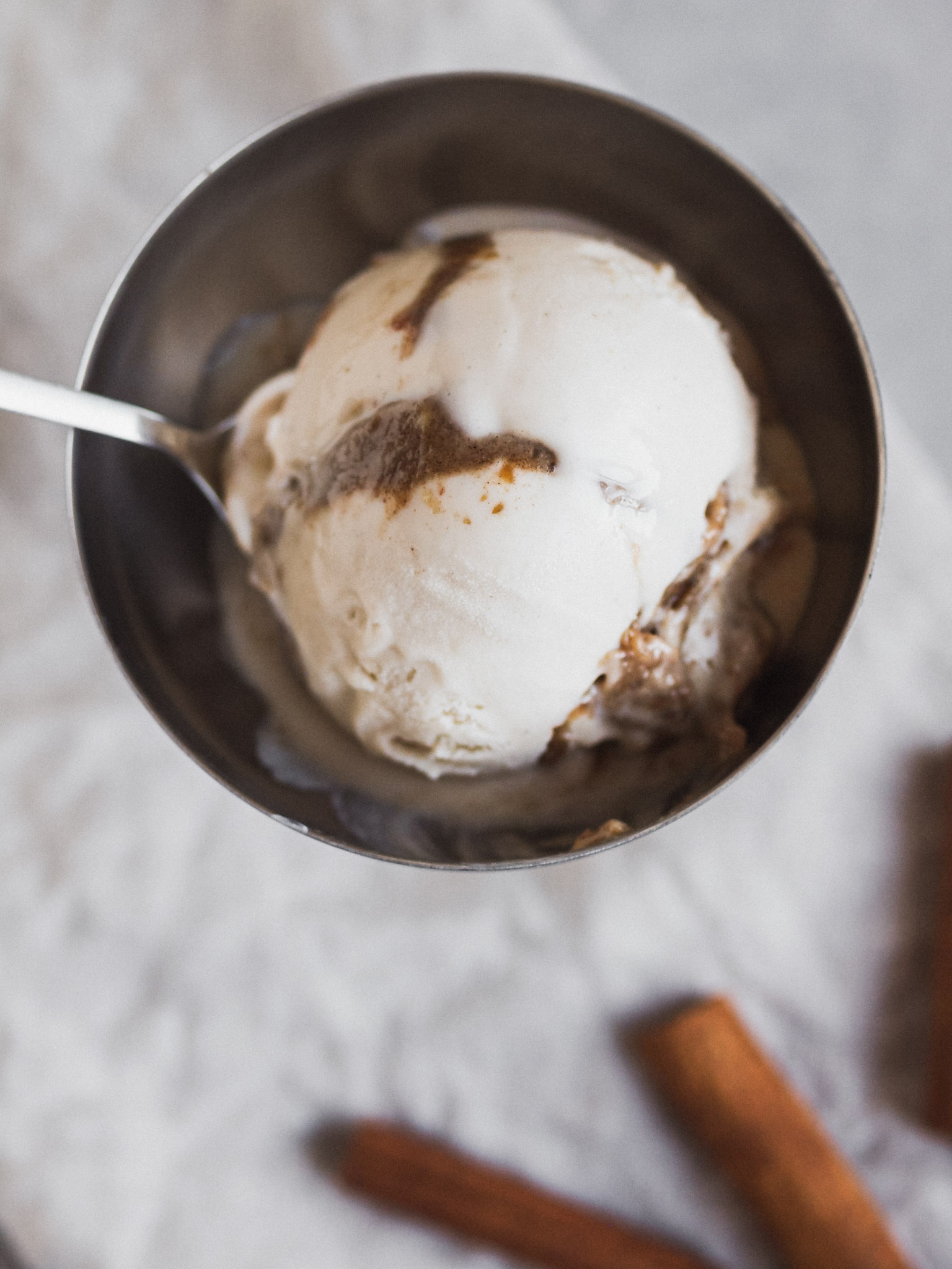 Healthier Cinnamon Bun Vegan Ice Cream