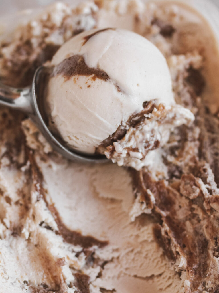 Healthier Cinnamon Bun Vegan Ice Cream