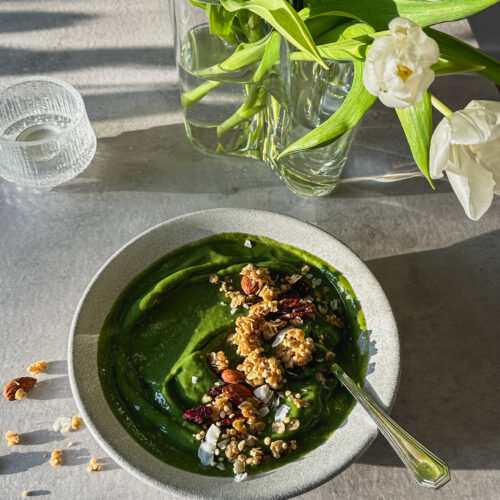 Creamy Matcha Healthy Granola Smoothie Bowl