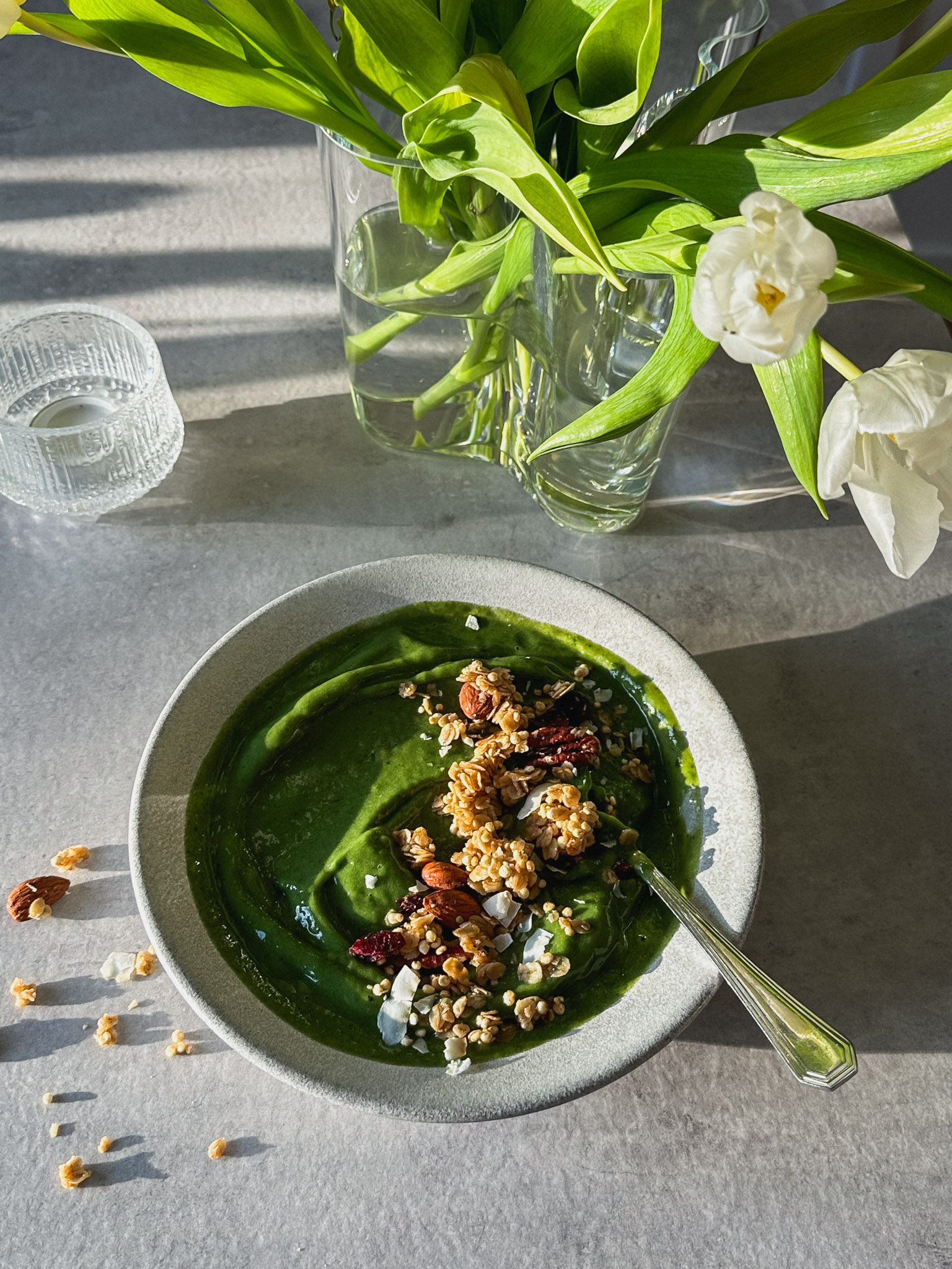 Creamy Matcha Healthy Granola Smoothie Bowl