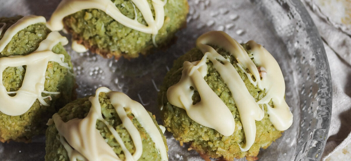 Healthy Coconut Matcha Vegan Macaroons