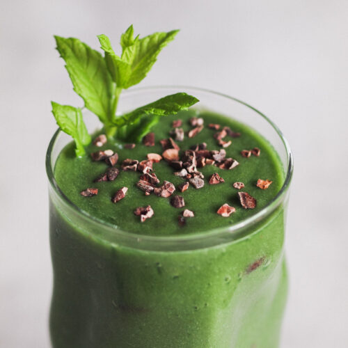 Healthy Mint Chocolate Chip Smoothie