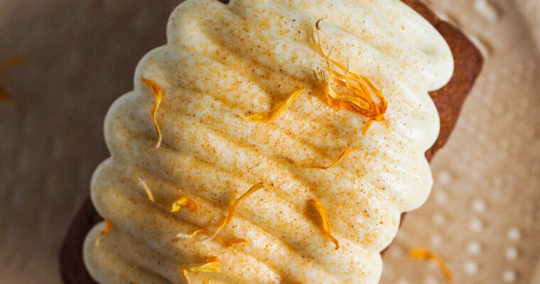 Mini Pumpkin Vegan Cakes with Cream Cheese Frosting