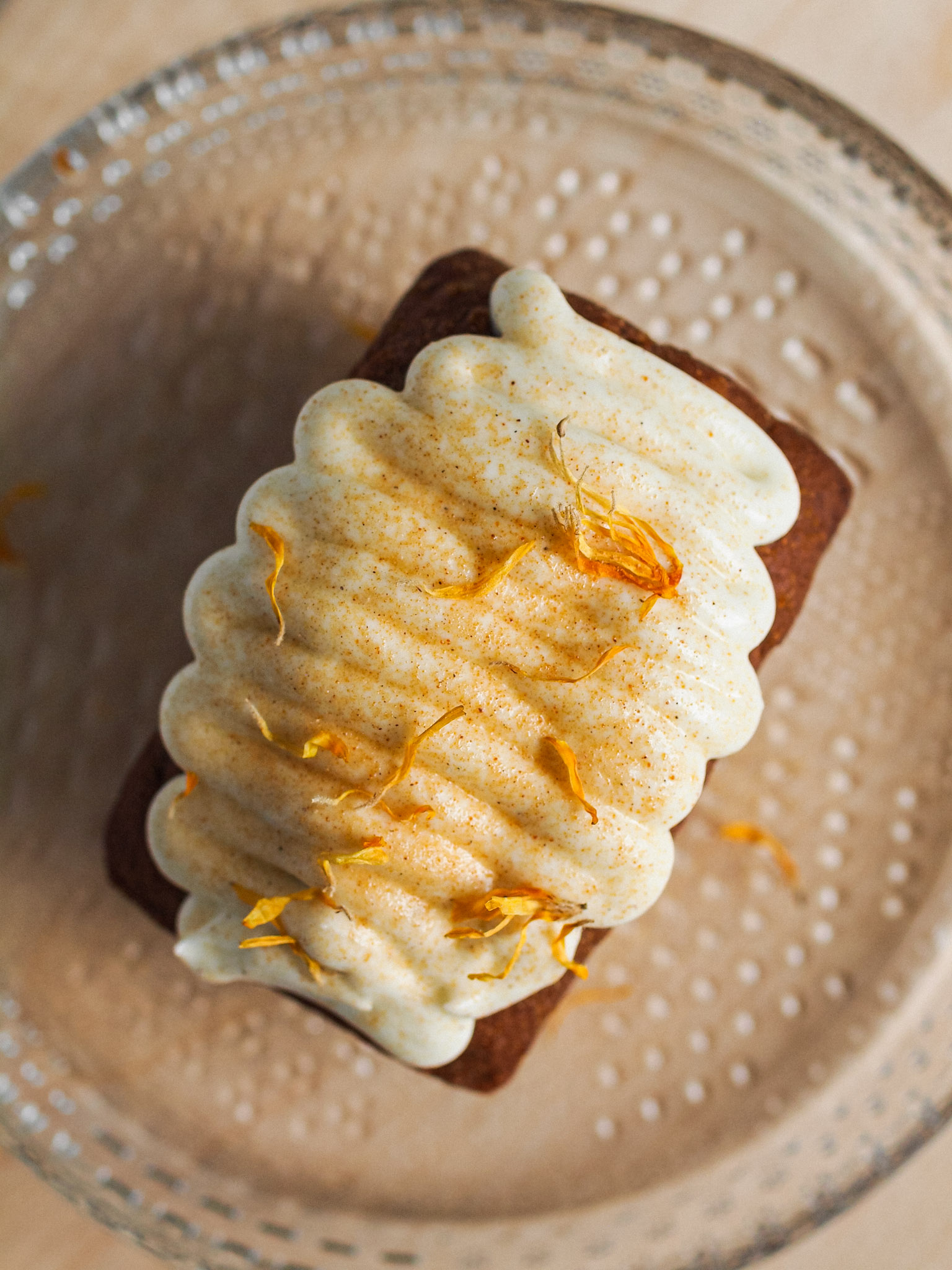 Mini Pumpkin Vegan Cakes with Cream Cheese Frosting