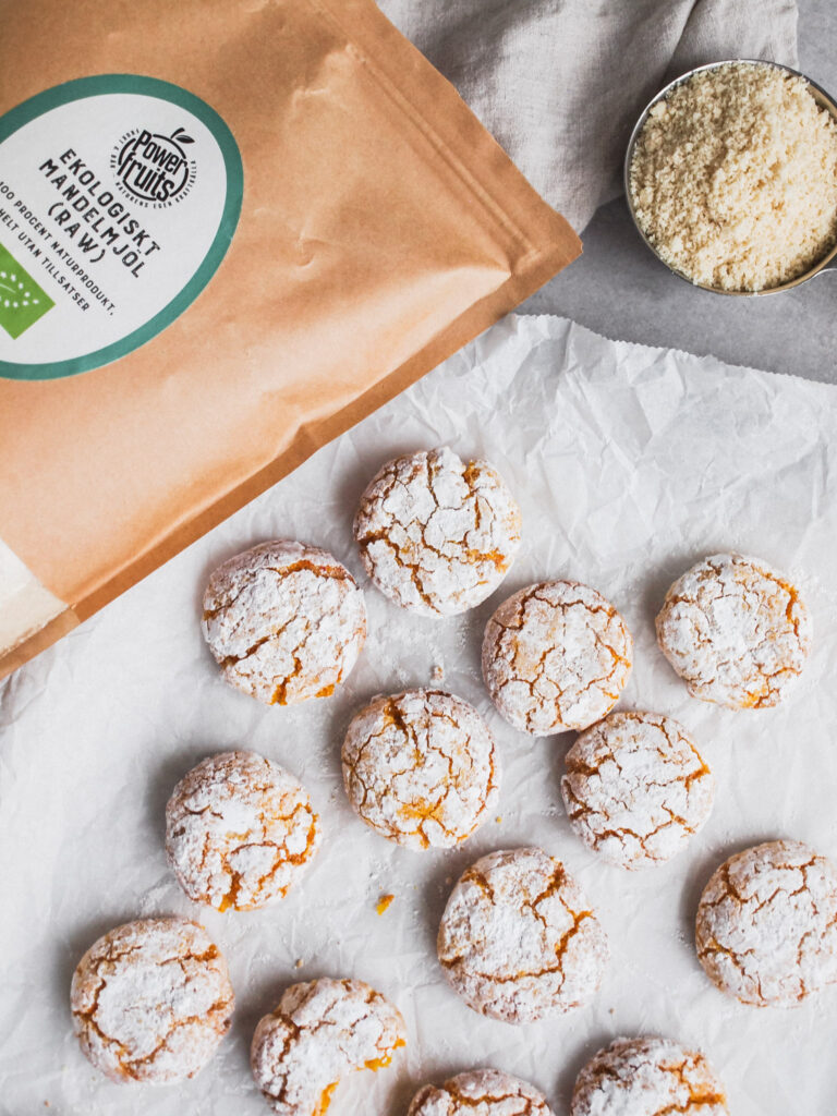 Holiday Saffron Amaretti Cookies