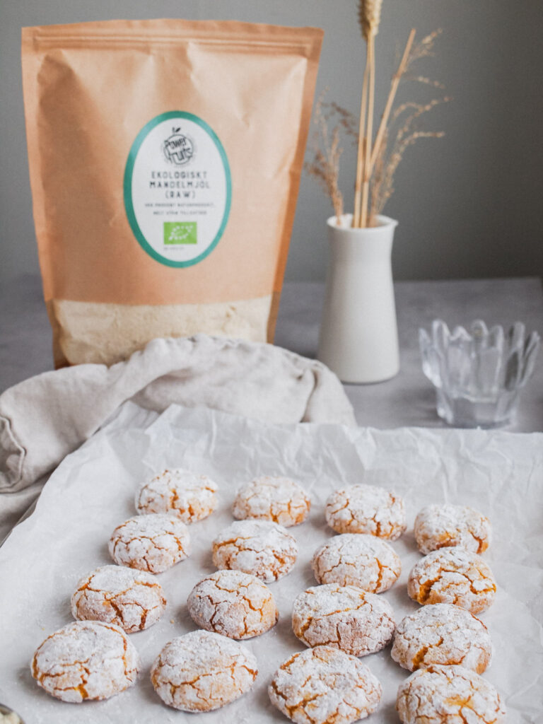 Holiday Saffron Amaretti Cookies